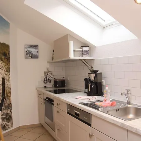 Apartment Balkon Mit Traumhaften Meerblick, Gratis Nutzung Vom Ahoi Erlebnisbad Und Sauna In Sellin Dünenhaus Fewo05 Goehren (Ruegen)