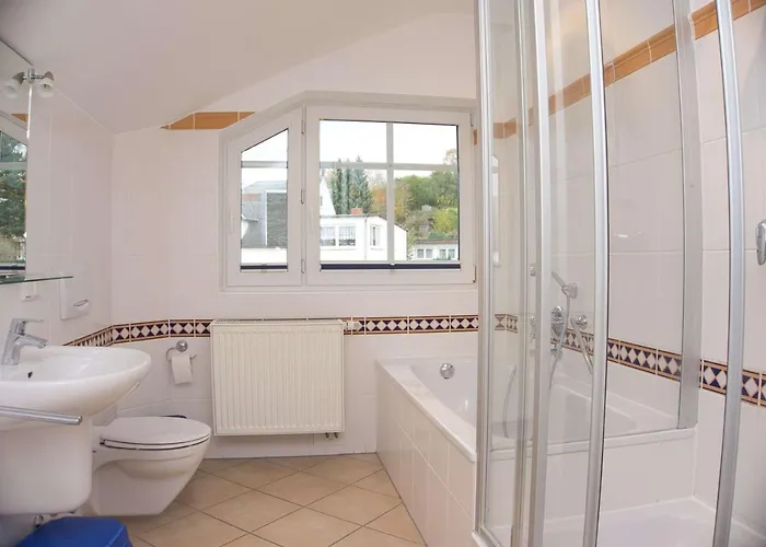 Balkon Mit Traumhaften Meerblick, Gratis Nutzung Vom Ahoi Erlebnisbad Und Sauna In Sellin Duenenhaus Fewo05 奥斯特巴德·哥伦